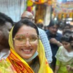 Amrapali Dubey Instagram – Ganapati Bappa Morya 🥰🙏🏻 Beautifull darshan at Shri Siddhivinayak Mandir with @ashokepandit1 sir and @prashantnishant ji 🥰🙏🏻