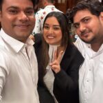 Amrapali Dubey Instagram - finally here with one of the finest actress @aamrapali1101 n one of the best producer distrubutor @prashantnishant on the set बीवी हो तो ऐसी ❤️