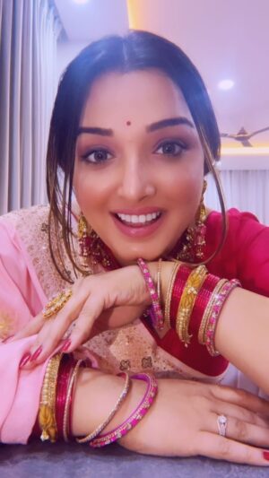 Amrapali Dubey Instagram - Last reel in this saree, promise 🙈🫣