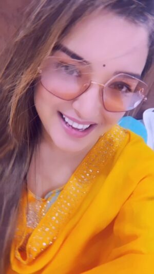 Amrapali Dubey Instagram - Piya Piya 🫰🏻
@arvindakelakallu 🫶🏻
@yaminisingh_official ♥️
@omjhamusicdirector_ 😍