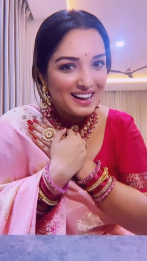 Amrapali Dubey Instagram - हमरा के चाही बस तोहरी सुरतिया 🥀♥️