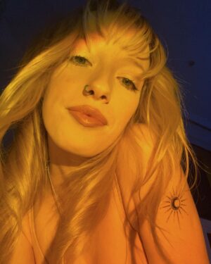 Amybeth McNulty Instagram - The fringe was not fringing the way it should fringe.