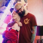 Amybeth McNulty Instagram - Mum and dad are here, don’t worry baby.