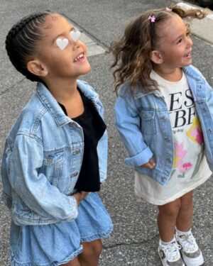 Anaïs Camizuli Instagram - BONNE RENTRÉE À TOUS 🤍

Quel bonheur de voir Kessi est Meylie dans la même école… 

Ça c’est bien passé pour vos enfants ?!