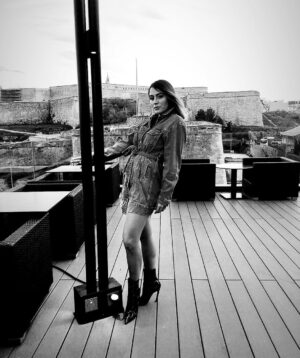 Anaïs Camizuli Instagram - Ma Bipolarité capillaire refait surface . 

J’ai envie du carré .