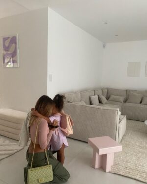 Anaïs Camizuli Instagram - Belle rentrée pour Kessi , je suis soulagée… 
Pas de pleurs. 

Fière de toi mon Amour 🤍