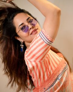 Anasuya Bharadwaj Instagram - “ Her Messy hair a visible attribute of her Stubborn spirit. As she shakes it free, she smiles knowing wild is her favourite color. “ 🐎 - J. iron word. Blouse @sreemukhi.mekala MUA @makeupbysiva HSA @telusivakrishna PC: @valmikiramuphotography
