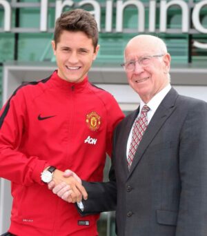 Ander Herrera Instagram - It was so special to see you the first day I arrived in Manchester, waiting for me to give me your warmest welcome. I will never forget it. You were everything at @manchesterunited  Rest in peace sir Bobby Charlton