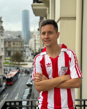 Ander Herrera Instagram - I ❤️ classic football shirts
