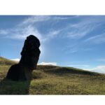 Anderson Cooper Instagram - Had an amazing trip to #EasterIsland. Tonight the story airs on @60minutes. #RapaNui.🗿🗿🗿🗿