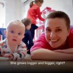 Anderson Cooper Instagram - I’ve been working on this for a while, and it’s on tonight on @cnn at 8pm…. the war in Ukraine through the eyes of Olena Gnes, a mother, sheltering in a basement with her three children. She has been documenting her experiences with a camera and this is her story.