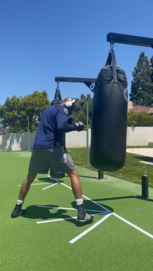 Anderson Silva Instagram - Mais um dia mais um treino pra não perder o abito. 🙏🏾🙏🏾🙏🏾🙏🏾🙏🏾🙏🏾🙏🏾🙏🏾🙏🏾🙏🏾🙏🏾🙏🏾🙏🏾🙏🏾🙏🏾🙏🏾beijo meu povo 😘🙏🏾❤️
Chegamos a este …mundo sem ter nem um tipo de promessa sem saber de absolutamente nada  com uma única certeza a morte  então  aproveite cada segundo  neste plano spiritual  de forma inteligente intenda que cada segundo. Cada momento aqui e pra que possamos evoluir cada um de nós tem a sua própria missão, … aqui  respeite seu momento e seu tempo  pois o relógio não vai parar pra nem um de nós não existe Replay então valorize seu tempo não deixe pra faze ló quando a cabar a hora e agora 🙏🏾❤️🙏🏾