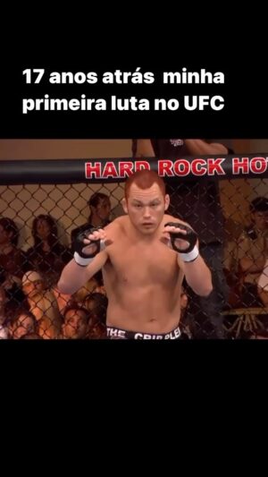Anderson Silva Instagram - Primeiramente, quero agradecer a Deus, pois sem sua força e sem a minha fé, não seria possível encarar os desafios aos quais fui submetido 
Agradeço aos meus treinadores, parceiros de treino e amigos verdadeiros, meu grande amigo e mestre @minotauromma @minotouromma que me deu todo o incentivo e força para não desistir 
Por último, mas não menos importante, quero agradecer à minha família pela paciência, amor e coragem durante todos os anos que dediquei 100% da minha vida para este esporte  obrigado 🙏🏾 @dayanesillva  @kaorysilva_  @kalylsilva  @gabrielsilvaboxing  @_kauanasilva_  @joaovittorsilva6