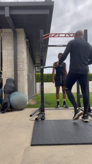 Anderson Silva Instagram - Não é tarefa fácil ser pai é ter o seu melhor amigo ao seu lado para a vida toda e poder acompanhar juntos momentos que são eternizados  obrigado @gabrielsilvaboxing  @kalylsilva  @kaorysilva_  @joaovittorsilva6  @_kauanasilva_ mais um  dia abençoado obrigado Deus 🙏🏾🙏🏾🙏🏾❤️🙏🏾❤️🙏🏾🙏🏾🙏🏾