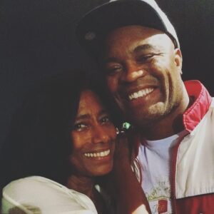 Anderson Silva Instagram - Estamos só de passagem...
A vida se encarrega de apresentar à cada um, que por algum tempo estará ao nosso lado, alguns ficam horas, dias, meses, anos, outros a vida inteira.
Se por algum momento nos dispersamos um do outro.
É porque o tempo já se cumpriu.😔😔
 Obrigado  Glória Maria. 
  Vai com DEUS