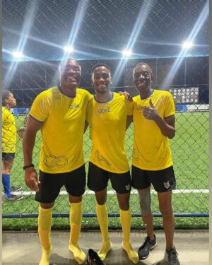 Anderson Silva Instagram - Olá, meu povo! Boa tarde! É preciso deixar claro que cada segundo, cada momento, é especial e não volta mais. Aproveite, pois cada segundo passa muito rápido. Nossa obrigação aqui neste plano é aproveitar o hoje e o amanhã. E dizer para quem você ama o quanto ela é especial: seus pais, irmãos, filhos, e nunca esquecer que temos o dever de constantemente olhar adiante. O que ficou para trás são lembranças do passado que devem ser guardadas com amor, respeito e gratidão. Olhar para o futuro e agradecer o tempo que nos resta, pois ele é muito valioso. Estamos em uma corrida valiosa, uma corrida de aprendizagem, de coleções de emoções, de experiências boas e ruins, mas todas para o nosso crescimento espiritual e pessoal. O segredo é viver sem tentar descobrir o futuro sem antes ter conhecido o passado e entender que tudo tem seu tempo, tem seu porquê, e só quando entendemos essas lições é que chegamos lá. Temos que aprender a ser gratos e deixar que tudo chegue no seu tempo, deixar que nossos esforços sejam reconhecidos por Deus, pois Ele sabe de todas as coisas e nos conhece em nossa verdadeira essência, passado, presente e futuro. Cada etapa tem o seu tempo.  Te amo ❤️ @juarezdasilva66