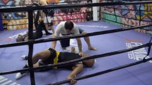 Anderson Silva Instagram - Acho que este poema se encaixa pra hoje:

Então, viva sua vida de maneira que o medo da morte nunca entre em seu coração. Não incomode ninguém por causa de sua religião; respeite os outros e suas visões, e exija que respeitem as suas. Ame sua vida, aperfeiçoe sua vida, embeleze todas as coisas em sua vida. Procure alongar a sua vida a serviço do seu povo. Prepare uma nobre canção de morte para o dia quando você passar por cima da grande divisa.

Sempre dê uma palavra ou sinal de saudação quando encontrar ou passar um amigo, até mesmo um estranho, quando em um lugar só. Mostre respeito a todas as pessoas e não rasteje para ninguém.

Quando você se levantar de manhã dê graças pelo alimento e para a alegria de viver. Se você não vê nenhuma razão para dar graças, a culpa é apenas em si mesmo. Não Abuse de ninguém e coisa alguma, o abuso transforma os sábios para os tolos e rouba o espírito de sua visão.

Quando chegar a sua hora de morrer, não seja como aqueles cujos corações são preenchidos com o medo da morte, de modo que quando a hora deles, eles chorem e rezem por um pouco mais de tempo para viverem suas vidas outra vez, de uma forma diferente. Cante sua música de morte, e morra como um herói indo para casa. @gabrielbragamma