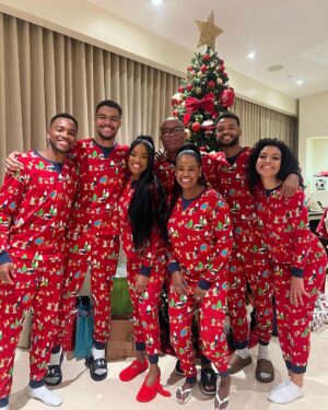 Anderson Silva Instagram - Que a energia e o espírito natalino nos ajudem a cultivar um sentimento cada vez mais puro e forte: o amor e o respeito. Desejo a todos vocês, meus amigos e familiares, um Feliz Natal repleto de saúde, luz e paz. Que este Natal seja especial e traga muitas felicidades e alegrias para todos. 🎄🎁🎄🎁🎄🎄🎁🎄🎁🎁🎄🎄🎁🎄