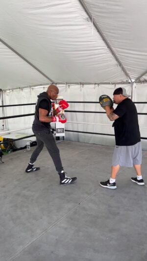 Anderson Silva Instagram - A Felicidade como Estado de Espírito

A felicidade, muitas vezes, é vista como um destino a ser alcançado, um objetivo que perseguimos incansavelmente. No entanto, a verdadeira essência da felicidade reside não apenas em eventos ou conquistas específicas, mas sim em um estado de espírito que podemos cultivar em nossas vidas diárias. Beijos meu povo 🙏🏾🙏🏾🙏🏾🙏🏾 obrigado @nicorobledo.jr