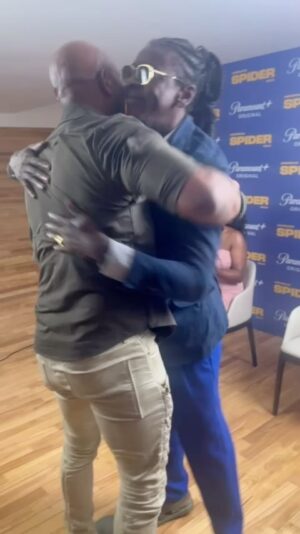 Anderson Silva Instagram - Olá, pessoal!

Passando por aqui para desejar a todos uma semana  repleta de luz, amor e muita felicidade. Quero também expressar minha profunda gratidão pelo carinho e apoio de cada um de vocês…
Faltam palavras para expressar o quanto sou grato a todos os envolvidos neste incrível projeto.  #andersonspidersilva Ele foi desenvolvido com imenso amor e afeto, e é emocionante ver o resultado desse esforço conjunto muito obrigado @paramountplusbr  @tereza_gonzalez  @talizesayegh @maria_angela_jesus  todo a sala de roteiristas que trabalharam com um carinho incrível @martonolympio  nosso diretor 🎥 @caitoortiz 🎥 todo elenco meu grande amigo Mestre mentor
@seujorge  @tati_tiburcio 
@euwilliamnascimento
@1larissanunes
@douglassilva
@eujenifferdias
@liviasilva
@coredaiza
@duduazevedo
@vaneza.o
@brunoviniciusofficial
@sam_meloactor
@caeta.neando
@cortaz
@thelmo.fernandes
 Obrigado família @paramountplusbr  @paramountplus 🎥🎥🎥