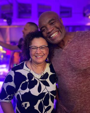 Anderson Silva Instagram - Só posso agradecer  muito @maria_angela_jesus tá muito lindo #andersonspidersilva  @paramountplusbr @tereza_gonzalez @talizesayegh 🙏🏾