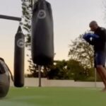 Anderson Silva Instagram - Sua melhor companhia é DEUS, e há momentos em nossas vidas em que só precisamos estar conectados com DEUS e com nós mesmos, concentrando-nos na gratidão 🙏🏾, no amor e na conexão com nosso criador, diante de tantos acontecimentos tristes e da falta de respeito e amor pelo próximo. Tome seu tempo para se conectar consigo mesmo. Converse com DEUS e agradeça por mais um dia. Beijo, meu povo. Se puder ajudar o próximo, faça-o se não puder, não atrapalhe. Viva sua vidas sem se preocupar com a vida alheia, pois, no final, o tempo que você perde cuidando da vida do outro só atrasou a sua 🙏🏾🙏🏾 🙏🏾❤️🙏🏾❤️🙏🏾❤️ @Jabbawockeez