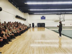 Anderson Silva Instagram - Los Angeles Sheriff s Department

Hoje foi um dia verdadeiramente especial, com o surgimento de uma nova geração. Tive o privilégio de estar ao lado desses jovens policiais, testemunhando de perto todo o esforço que cada um deles investiu em uma das últimas instruções que receberam.

Today was a truly special day, with a new generation emerging. I had the privilege of being alongside these young police officers, witnessing up close the dedication that each of them put into one of their final instructions