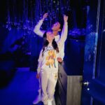 André Luiz Frambach Instagram - CHEGAMOS ORLANDOOOO ❤️ Já começamos a viagem chocados com tudo que a nossa casinha nos oferece! Tem fliperama, quartos temáticos, cinema, piscina…TUDO! Já estamos vivendo um sonho ✨ Gratos por essa experiência maravilhosa @onlivacation 🙏 BORA VIVER ESSES PRÓXIMOS DIAS!