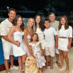 André Luiz Frambach Instagram - 2023 foi um ano cheio de aventuras acima de tudo, um ano com muitos desafios, porém, um ano com muitas conquistas e realizações: ano do meu casamento, ano de 2 filmes no cinema nacional, ano que voltei pros palcos, ano que perdi uma irma(loira), e uma filha( meguinha) ano que realmente por diversos momentos fez a gente querer rebater, provar a verdade, mas que ensinou que acima de tudo precisamos ter AMOR, companheirismo, compreensão e força! Força pra passar por tudo e permanecer unido, força pra não se importar com as mentiras e falácias e força pra conseguir seguir em frente realizando tantos sonhos!! Que 2024 seja repleto de desafios tbm, porque papai do céu só dá uma cruz pra quem consegue carregar, e levo esse 2023 com o MAIOR AMOR DO MUNDO! EU CASEEEEI ❤️❤️💥💥💥