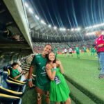 André Luiz Frambach Instagram - Mais um sonho realizado, 2023 você trouxe realmente muitas emoções hein!!! Era pra eu ter jogado ano passado já, mas não deu… era porque tinha que ser hoje, com amigos especiais em campo, família toda reunida, um gol em baixo dessas traves ai, desse gramado sagrado do Maracanã, que doidera! As vezes é até difícil de acreditar hahahahah. E olha que era pra sair mais de 1 hein, mas foi do jeito que tinha que ser. Obrigado mais uma vez pelo convite, pelo prestigio de poder fazer parte dessa festa que tem uma causa tao especial @jdezico @coimbrabr @zico Estádio do Maracanã