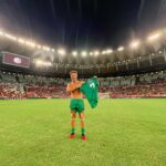 André Luiz Frambach Instagram - Mais um sonho realizado, 2023 você trouxe realmente muitas emoções hein!!! Era pra eu ter jogado ano passado já, mas não deu… era porque tinha que ser hoje, com amigos especiais em campo, família toda reunida, um gol em baixo dessas traves ai, desse gramado sagrado do Maracanã, que doidera! As vezes é até difícil de acreditar hahahahah. E olha que era pra sair mais de 1 hein, mas foi do jeito que tinha que ser. Obrigado mais uma vez pelo convite, pelo prestigio de poder fazer parte dessa festa que tem uma causa tao especial @jdezico @coimbrabr @zico Estádio do Maracanã