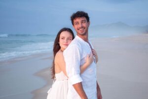 André Luiz Frambach Instagram - Sorte é ter com quem compartilhar Momentos pra não se esquecer Histórias pra gente contar Sorte é ter com quem compartilhar 🧡 📸 @camilleframbach