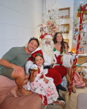 André Luiz Frambach Instagram - Quando se vive o amor, se tem amor ❤️ Um feliz e abençoado natal ✨