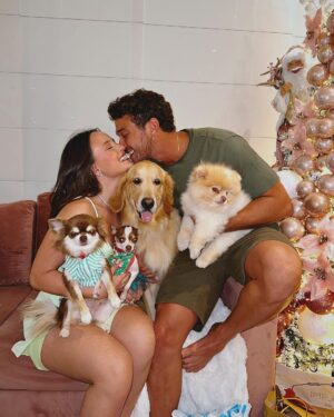 André Luiz Frambach Instagram - Quando se vive o amor, se tem amor ❤️ Um feliz e abençoado natal ✨
