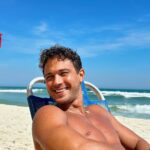André Luiz Frambach Instagram - Agora podemos dizer que o ano começou, primeiro banho de mar, é claro que não podia ser sem meu sorvetinho, minha esposa, minha mulher!! Doido como tudo que eu sempre amei fazer ficou ainda mais divertido, ainda mais gostoso e ainda mais lindo! ❤️🍦🐠❤️
