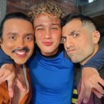 André Luiz Frambach Instagram - @iemmys que emoção 💥❤️🎥📺 As vezes a gente precisa fingir “costume” mas não dá não!!! Quando a gente faz uma coisa com tanto amor, dedicação, carinho, cuidado… a resposta sempre vem!! CARA E CORAGEM FOI INDICADA AO EMMY que orgulho desse time, dessa equipe, de todos que fizeram parte dessa história e desse projeto lindo! Lembro como se fosse hoje quando a @natigrim me ligou dizendo que tinha dado certo que meu teste tinha sido ótimo e que iríamos fazer mais uma novela juntos, estava na beira do mar vendo o por do sol, senti ali que esse projeto seria especial de uma forma diferente, e foi! Como uma montanha russa assim como a vida foram muitos altos e baixos, de tensão, de ansiedade, de expectativas e a resposta tá aí! Obrigado time! Vocês são especiais demais ❤️