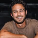 André Luiz Frambach Instagram - Amanhã e quinta são os últimos dois dias dessa temporada maravilhosa de @oamorpassouporaqui_emcartaz aqui em São Paulo! Tô aqui pra agradecer a cada um que esteve presente, enchendo o teatro em plena quarta e quinta feira as 21h da noite. Agradecer a cada um que foi prestigiar a arte e uma história que fala simplesmente sobre o AMOR! Precisamos falar mais e mais sobre amor, cada vez mais! Obrigado deuses do teatro, obrigado universo, obrigado arte ❤️🎭