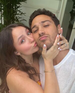 André Luiz Frambach Instagram - Dia 17 foi mais que especial 💖 Nosso 1 ano comemorado da melhor maneira possível ✨ @belmondcopacabanapalace #100doCopa