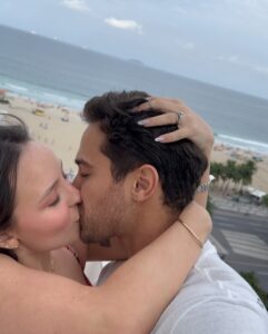 André Luiz Frambach Instagram - Dia 17 foi mais que especial 💖 Nosso 1 ano comemorado da melhor maneira possível ✨ @belmondcopacabanapalace #100doCopa