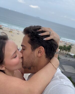 André Luiz Frambach Instagram - Dia 17 foi mais que especial 💖 Nosso 1 ano comemorado da melhor maneira possível ✨ @belmondcopacabanapalace #100doCopa