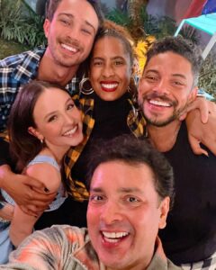 André Luiz Frambach Instagram - Que noite especial ontem! Um arraia de muito amor, muita felicidade, paz, energia positiva,união . Sempre com meu sorvetinho que faz tudo ficar mais lindo e divertido ainda, te amo meu amor, minha noiva ❤️🍦🐠❤️. Muito obrigado pelo convite e recepção @paollaoliveirareal e @diogonogueira_oficial vocês são incríveis, sorte ser fã de amigos né ❤️. Reencontros muito importantes com pessoas que sinto falta no dia a dia, falta de uma conversa olho no olho, de um abraço, obrigado universo por me proporcionar esses encontros e esses dias especiais 🎊