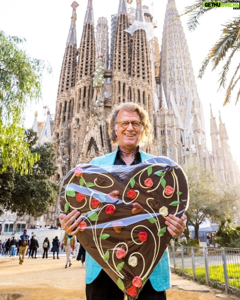 André Rieu Instagram - ❤ This Valentine's Day, set the mood for love with these romantic playlists, albums and videos: lift.bio/andrerieu (Link in bio) Get cozy, press play, and let the romance begin! 🎶 Sagrada Família, Barcelona, Spain