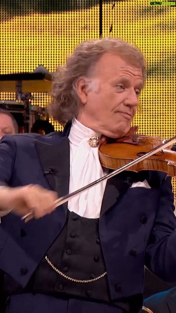 André Rieu Instagram - The Wild Rover, live in Dublin ☘️🇮🇪 For tour dates visit www.andrerieu.com/tour