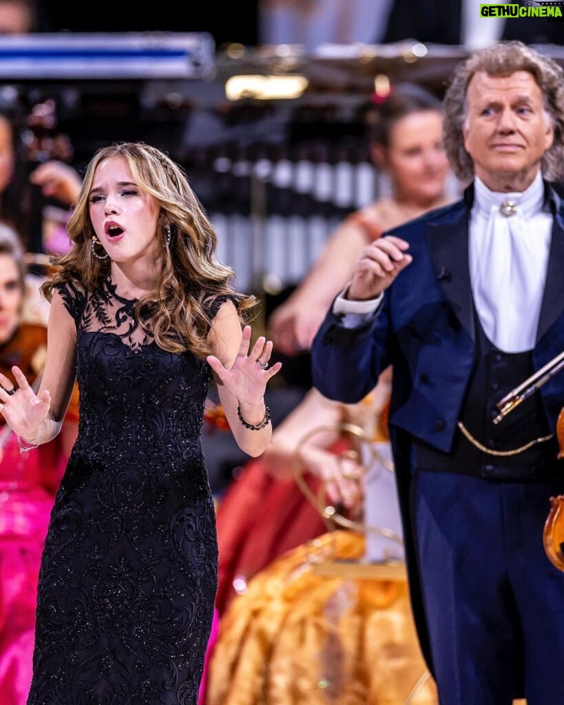 André Rieu Instagram - Emma working her magic! 🪄 Tickets for the 2025 New Year’s concerts in Amsterdam and Antwerp are now available at andrerieu.com (Link in bio) #andrerieu #emmakok #voilà #barbarapravi #classical #classicalmusic #violin #amsterdam #ziggodome @ziggodome Ziggo Dome Amsterdam