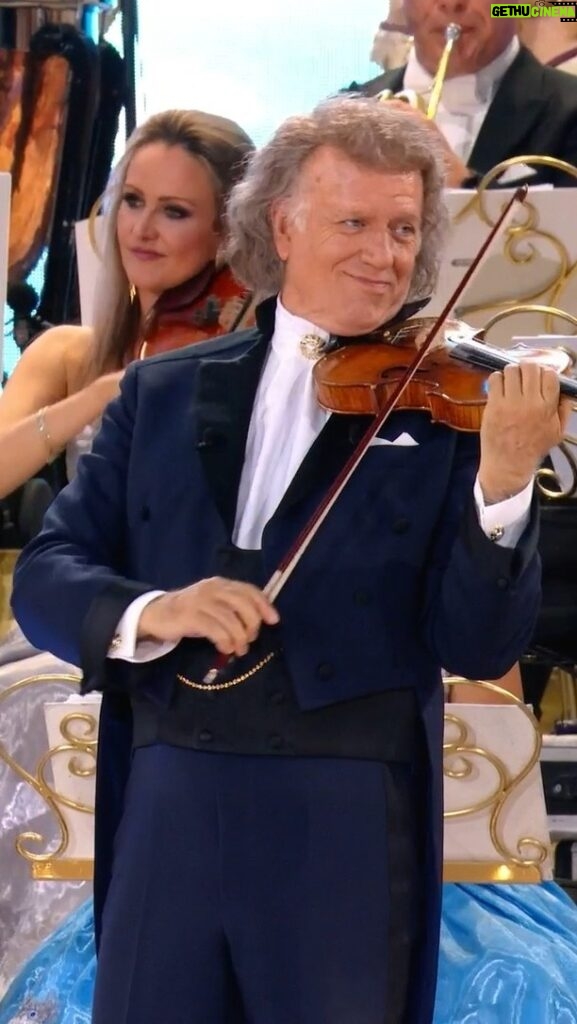 André Rieu Instagram - Blue (Danube) Monday 💙 For tour dates visit andrerieu.com (Link in bio) #music #classicalmusic #violin #andrerieu #rieu #concert #livemusic #orchestra #stradivarius #stradivari #violinist #viola #violin🎻 #🎻#maastricht #vrijthof #bluedanube #johannstrauß #johannstrauss #johannstraussjr