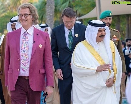 André Rieu Instagram - Yesterday we had the honor to visit His Majesty King Hamad bin Isa Al Khalifa from Bahrain at the Sakhir Palace 🇧🇭 We can’t wait to perform at the @aldana_amp tonight!