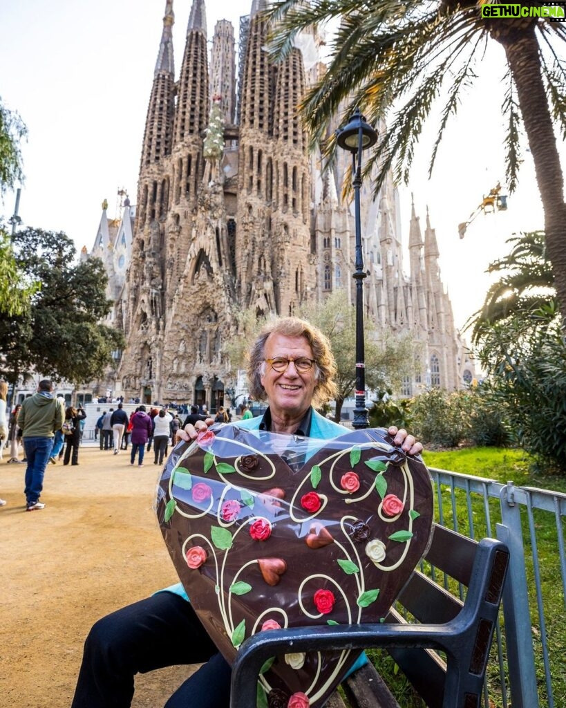 André Rieu Instagram - ❤ This Valentine's Day, set the mood for love with these romantic playlists, albums and videos: lift.bio/andrerieu (Link in bio) Get cozy, press play, and let the romance begin! 🎶 Sagrada Família, Barcelona, Spain