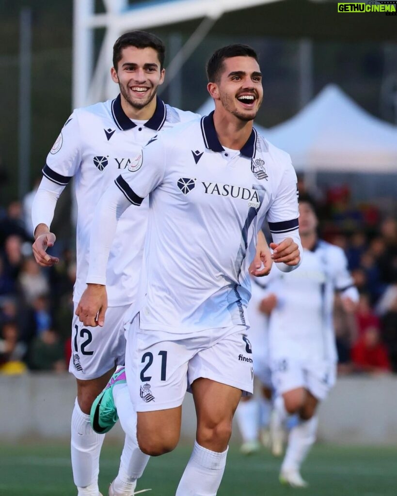 André Silva Instagram - Muy feliz de estar de vuelta y poder disfrutar de mi pasión! Objetivo cumplido equipo! 💪 Andratx