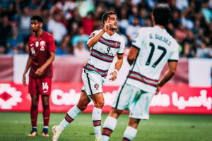André Silva Instagram - Vamos em frente 🇵🇹 com mais uma vitória ⚽️