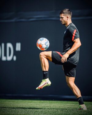 André Silva Instagram - We keep pushing it further 💪